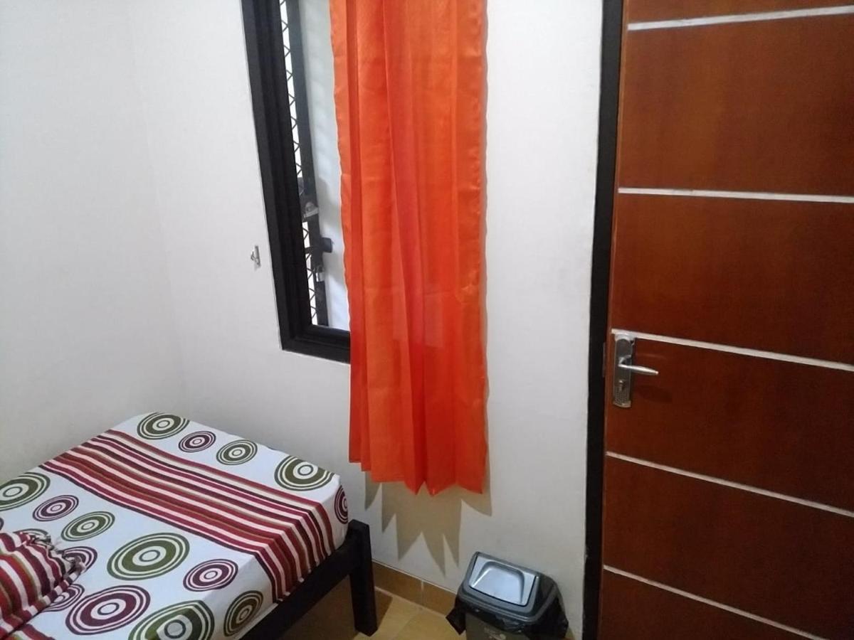 Danyshom Hotel Cikarang Eksteriør billede